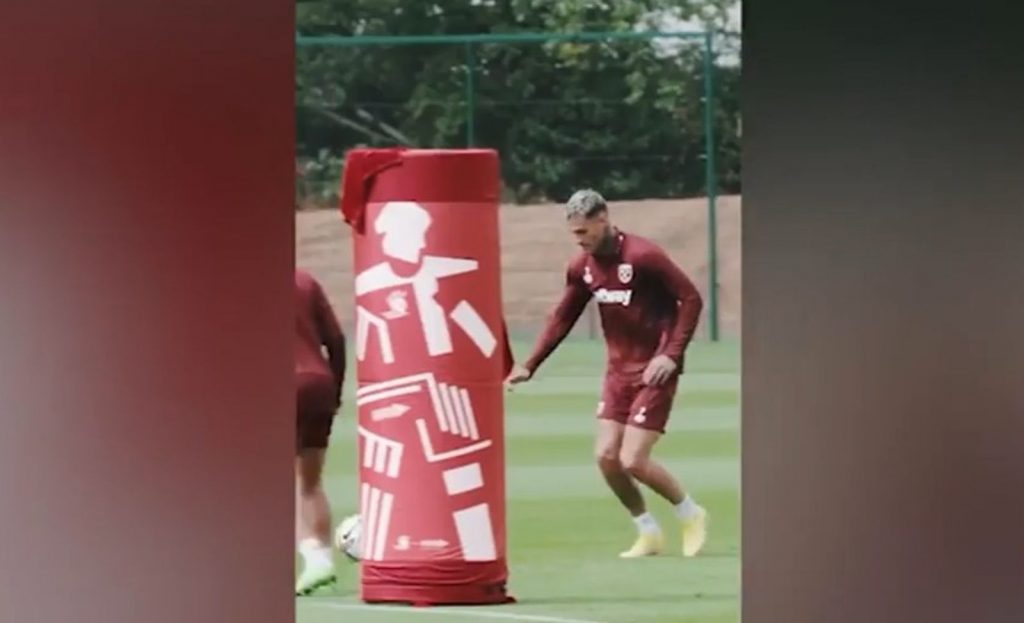 Gianluca Scamacca in allenamento col West Ham