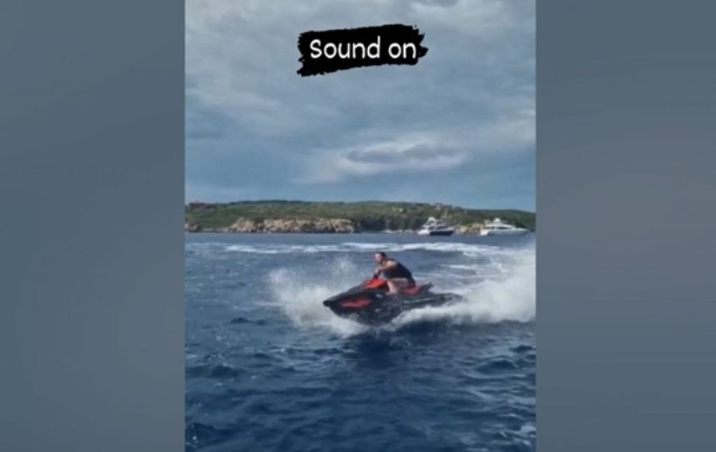 Ibrahimovic sfreccia con la moto d'acqua