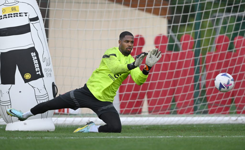 CAIRATE, ITALY - AUGUST 18: Mike Maignan of AC Milan in action during AC Milan training session at Milanello on August 18, 2022 in Cairate, Italy. (Photo by Claudio Villa/AC Milan via Getty Images)