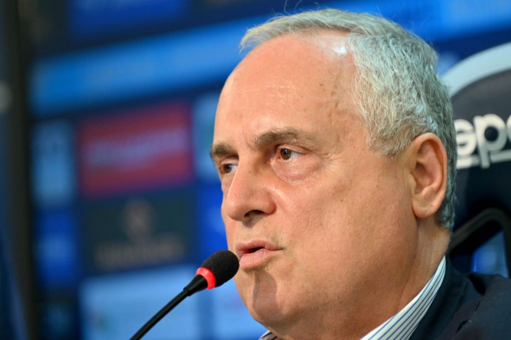Claudio Lotito, presidente della Lazio, vittima da qualche tempo di scherzi telefonici (Getty Images)