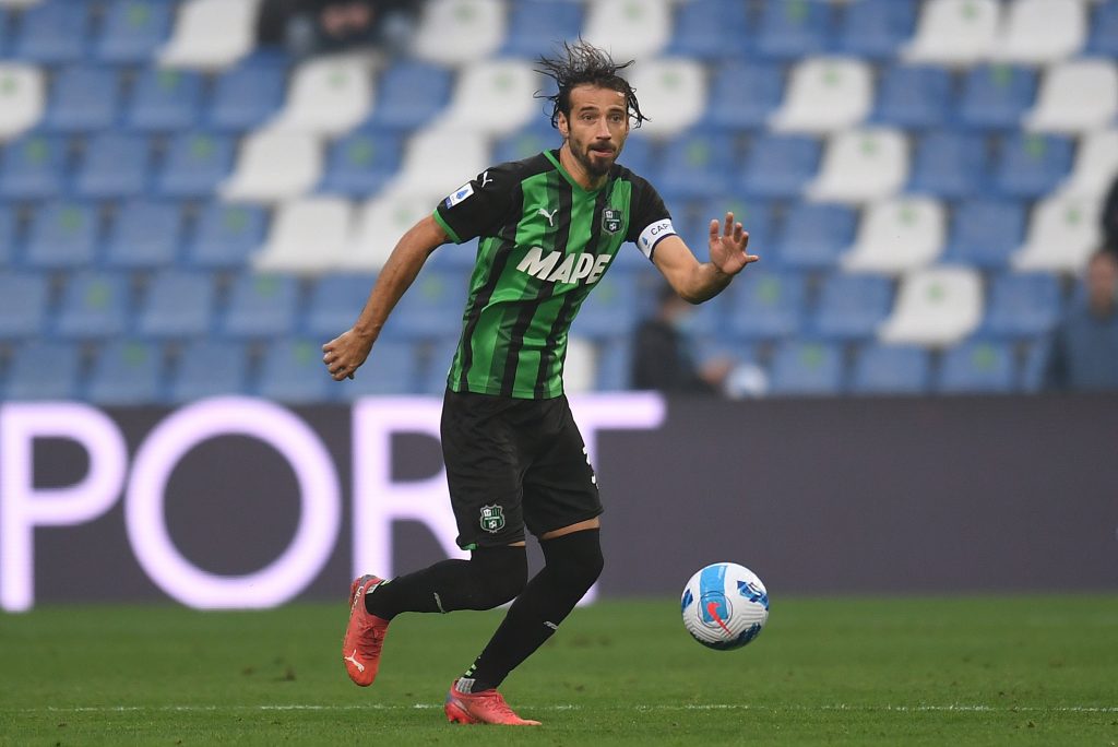 REGGIO NELL'EMILIA, ITALY - OCTOBER 31: Gian Marco Ferrari of US Sassuolo in action during the Serie A match between US Sassuolo and Empoli FC at Mapei Stadium - Citta' del Tricolore on October 31, 2021 in Reggio nell'Emilia, Italy. (Photo by Alessandro Sabattini/Getty Images)