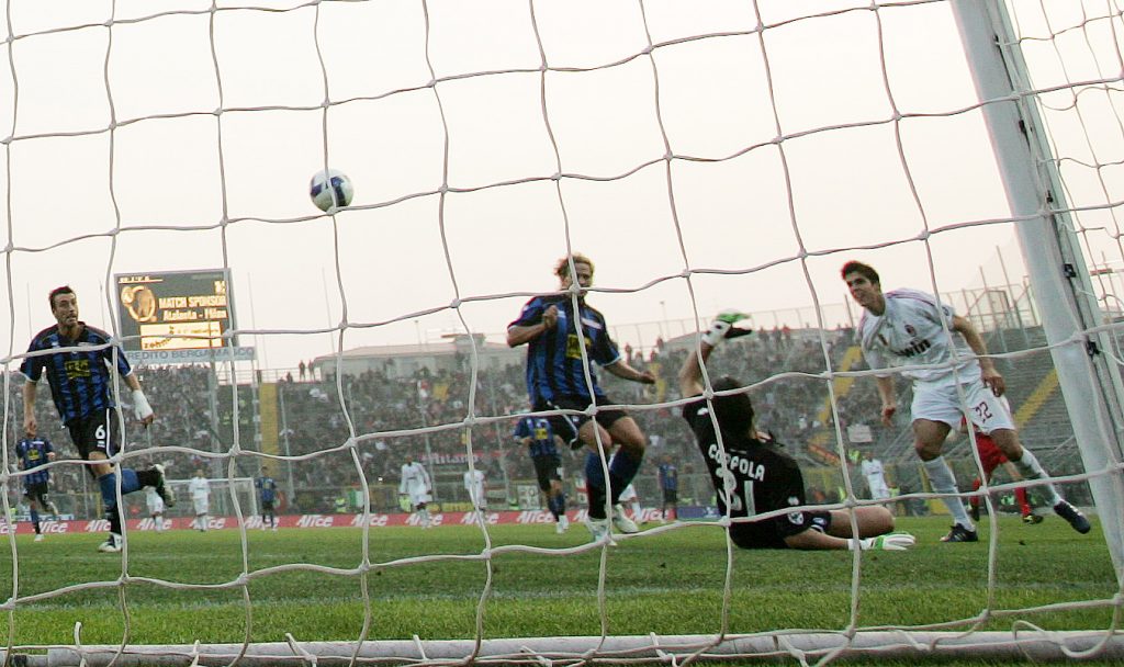 BERGAMO, ITALY - OCTOBER 26: Kaka of AC Milan scores during the Serie A match between Atalanta and Milan at the Stadio Azzuri d Italia on October 26, 2008 in Bergamo, Italy. (Photo by New Press/Getty Images)