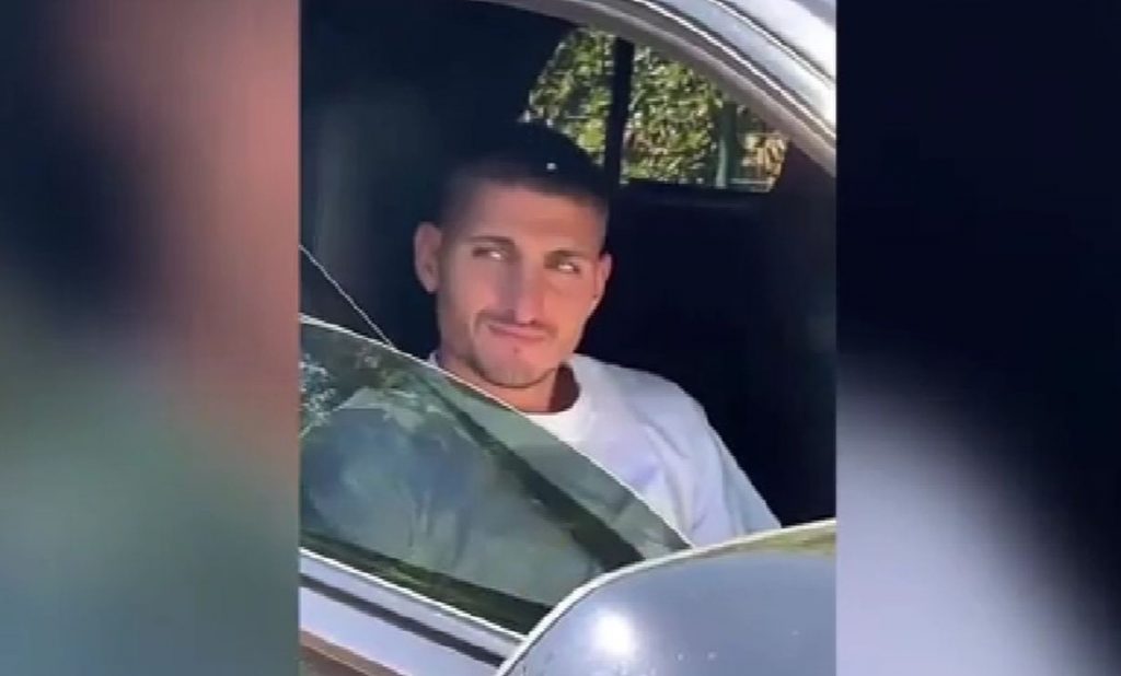 Marco Verratti, centrocampista del PSG, beccato a fumare