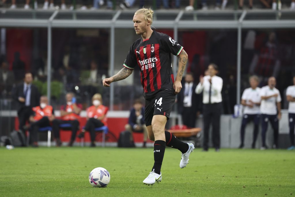 MILAN, ITALY - SEPTEMBER 03: Simon Kjaer of AC Milan in action during the Serie A match between AC Milan and FC Internazionale at Stadio Giuseppe Meazza on September 03, 2022 in Milan, Italy. (Photo by Giuseppe Cottini/AC Milan via Getty Images)