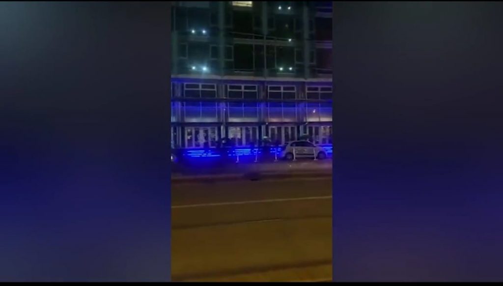 Napoli-Liverpool, hooligans in azione nella città: 4 arresti | VIDEO (screen gazzetta.it)