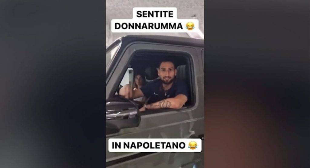 Donnarumma mai visto così prima: dà indicazioni in napoletano | VIDEO (screen gazzetta.it)