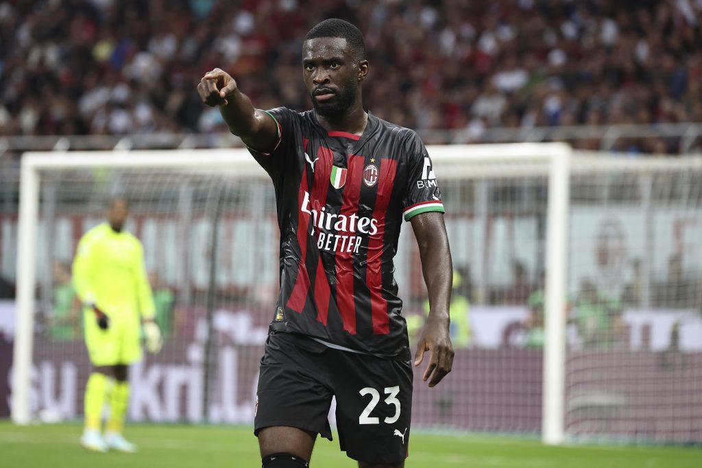 MILAN, ITALY - SEPTEMBER 03: Fikayo Tomori of AC Milan gestures during the Serie A match between AC Milan and FC Internazionale at Stadio Giuseppe Meazza on September 03, 2022 in Milan, Italy. (Photo by Giuseppe Cottini/AC Milan via Getty Images)