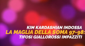 Kim Kardashian in posa con la maglia della Roma | VIDEO (screen gazzetta.it)