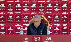 Roma, Mourinho: "Smalling via? No è più facile che rimanga" | VIDEO (screen gazzetta.it)