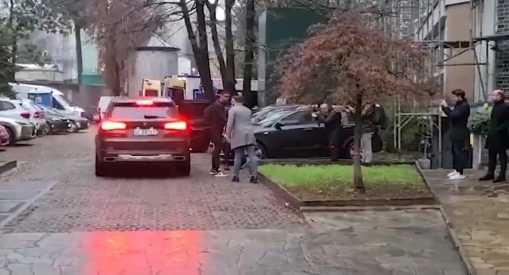 Milan, le immagini dell'arrivo di Vasquez alla Madonnina | VIDEO (screen gazzetta.it)