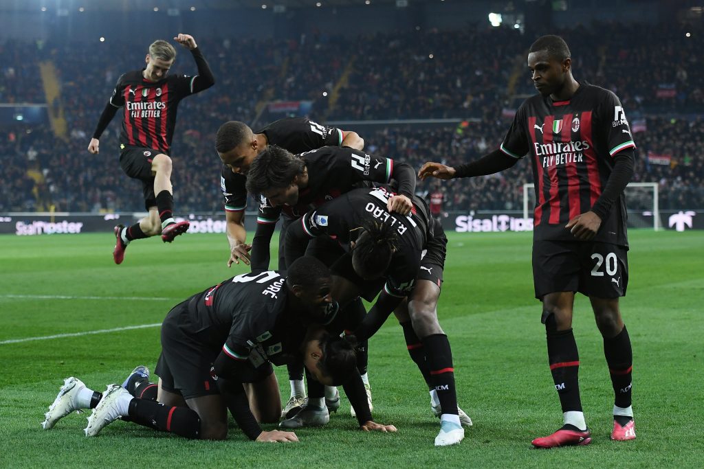 Giocatori del Milan esultano al gol di Ibrahimovic nel match contro l'Udinese (getty images)