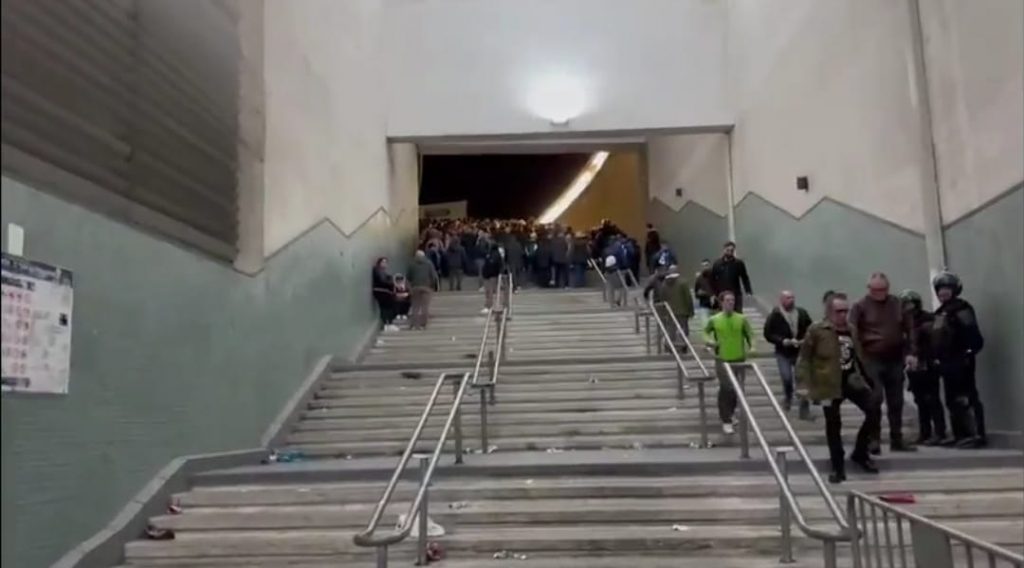 Porto-Inter, tifosi nerazzurri rimasti bloccati fuori dallo stadio | VIDEO (screen gazzetta.it)