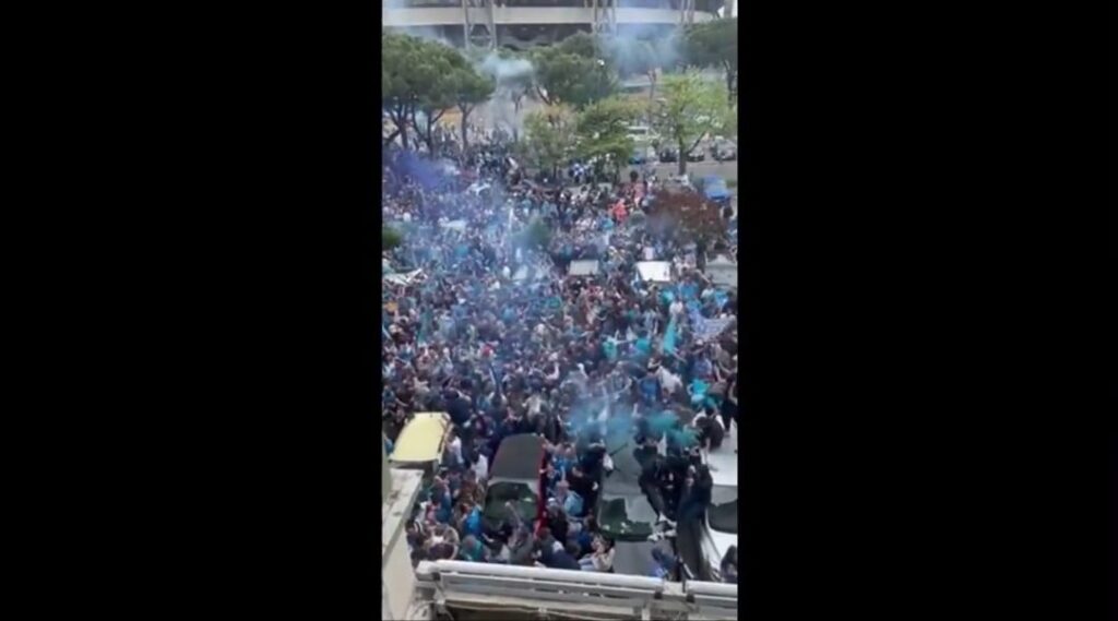 Napoli, Lautaro segna e i tifosi azzurri impazziscono di gioia | VIDEO (screen gazzetta.it)