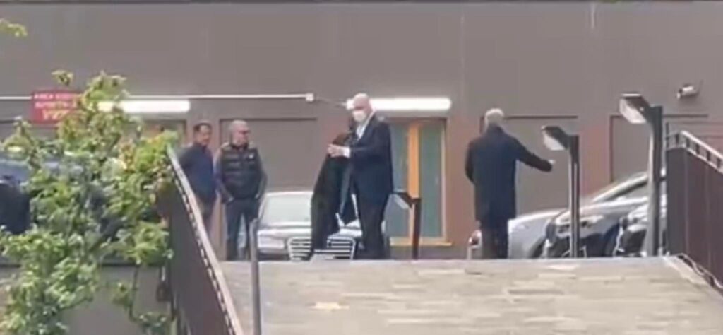 Galliani uscito dal San Raffaele dopo la visita a Berlusconi | VIDEO