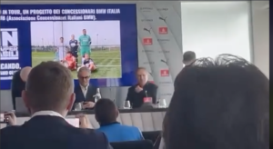 Milan, l'arrivo di Franco Baresi al "BMW tour" | PM VIDEO