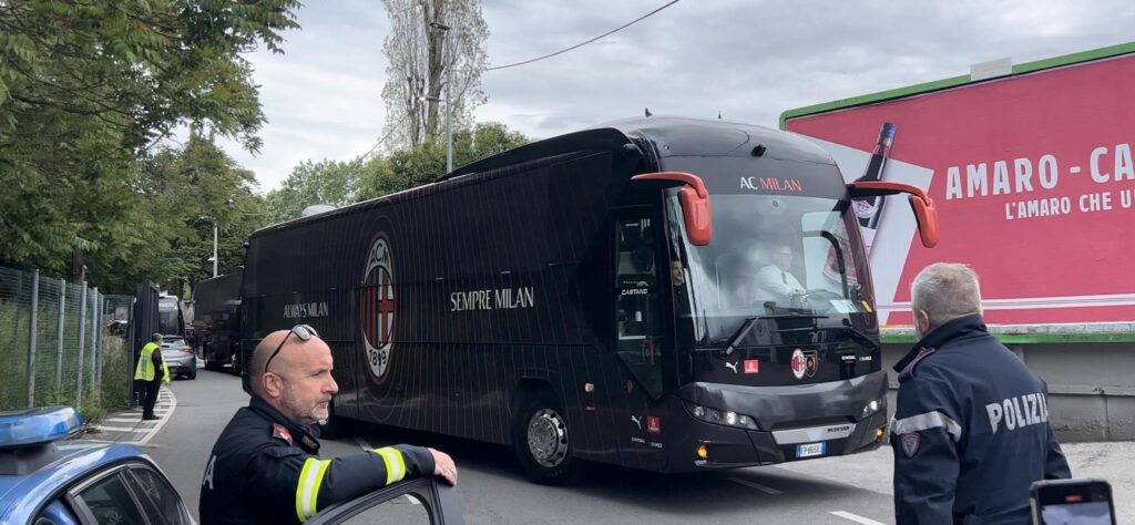VIDEO - Spezia-Milan, pullman rossonero al 'Picco' | PM News