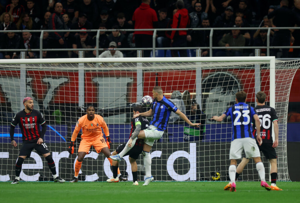 gol Edin Dzeko derby Milan-Inter 0-2 Champions League 2022-2023