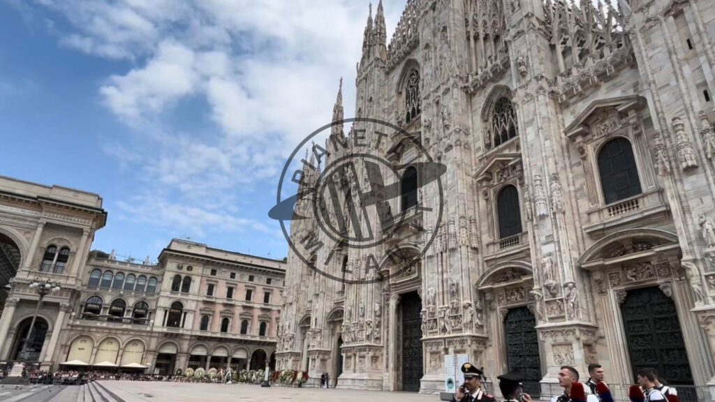 funerali Berlusconi Piazza Duomo Milano