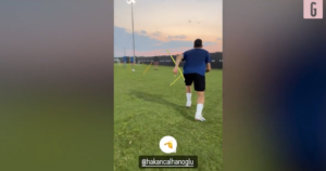 Ex Milan, Calhanoglu si allena per la prossima stagione | VIDEO (screen Gazzetta.it)