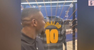 Inter, Thuram si emoziona con la maglia di Ronaldo | VIDEO (screen Gazzetta.it)