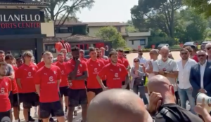 Video – Raduno Milan, la squadra ringrazia la Curva Sud | PM NEWS
