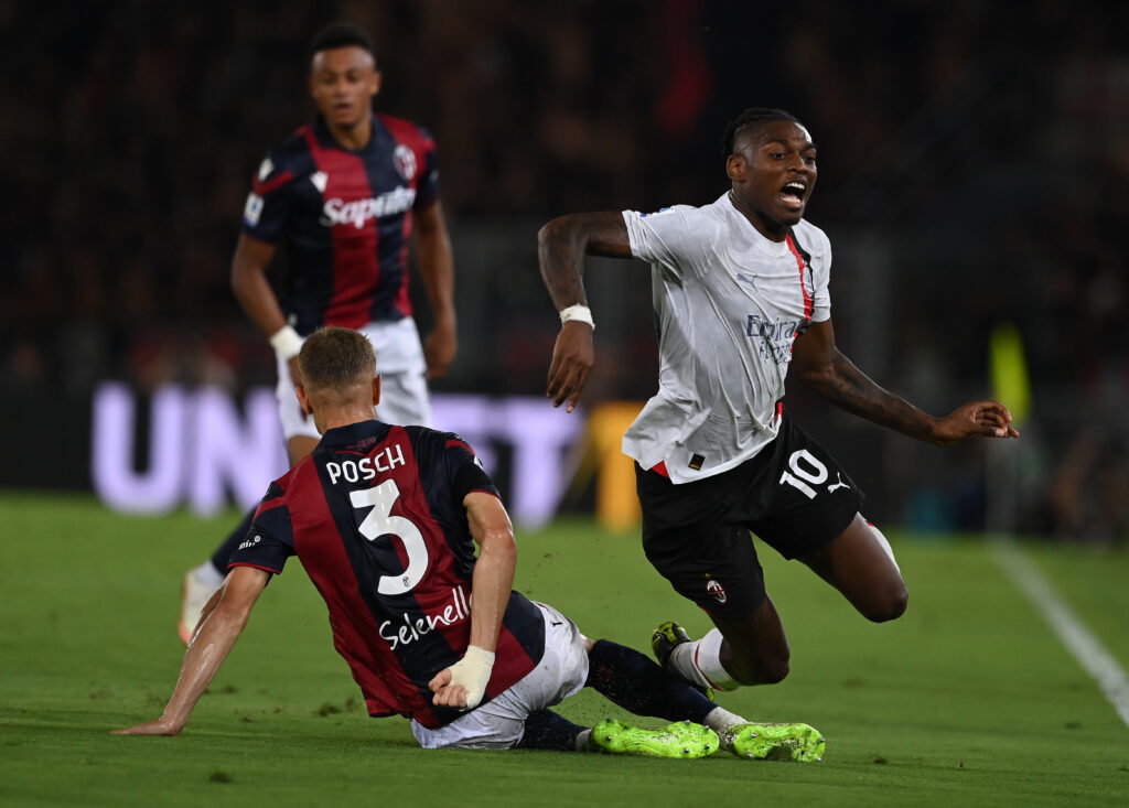 Rafael Leao e Stefan Posch, qui durante Bologna-Milan