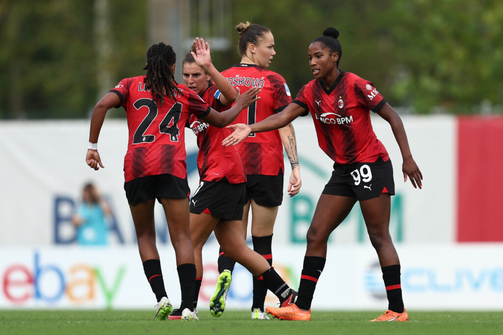 Esultanza del Milan Femminile al gol di Dompig in Milan-Roma (getty images)