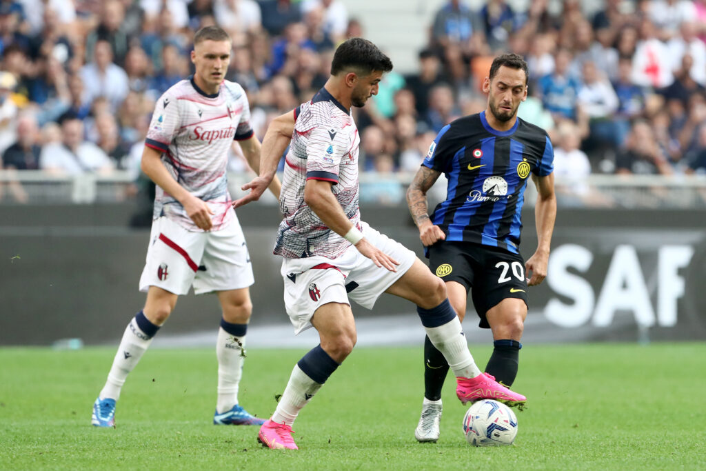 Riccardo Orsolini e Hakan Calhanoglu, qui in occasione di Inter-Bologna (getty images)