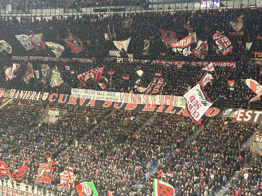 Milan-Fiorentina Serie A 2023-2024 Curva Sud Milano striscione contro Violenza sulle Donne