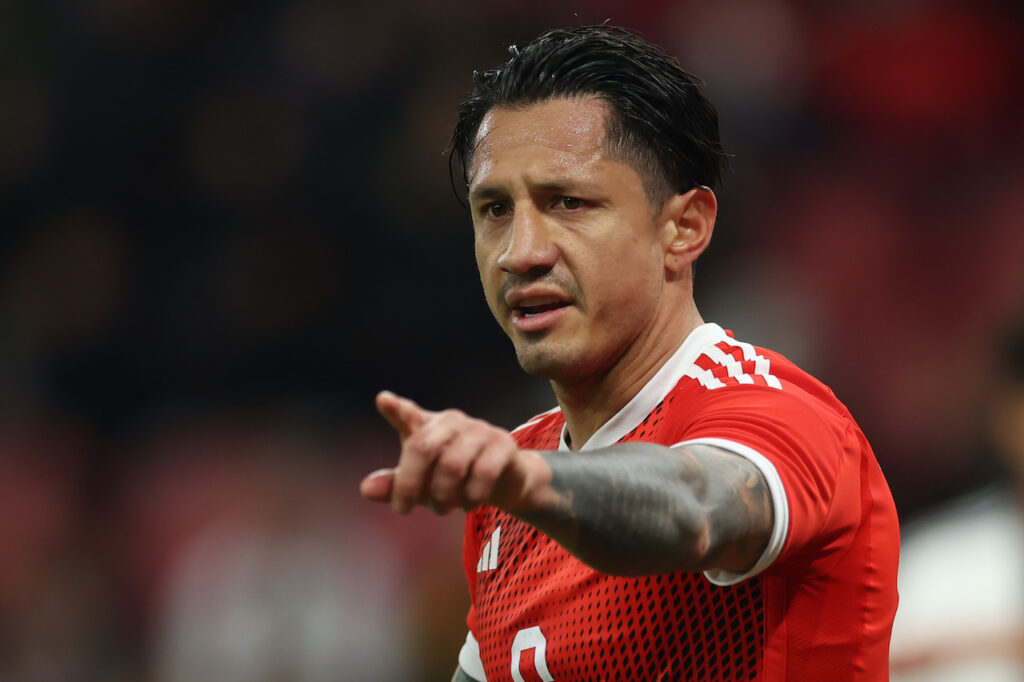 Gianluca Lapadula Cagliari Peru