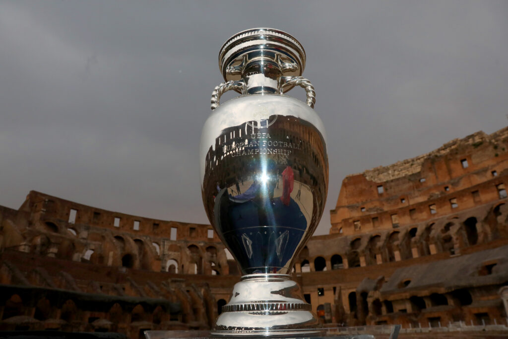 La coppa degli Europei (getty images)