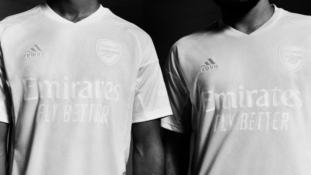 nuova maglia bianca Arsenal 2023-2024