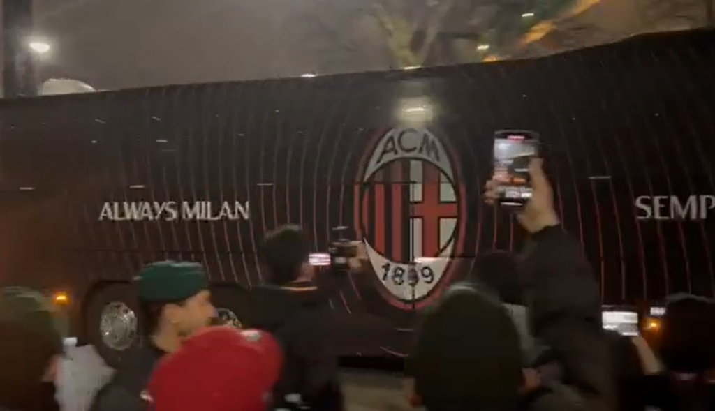 VIDEO - Milan-Atalanta, pullman rossonero a 'San Siro' | PM News