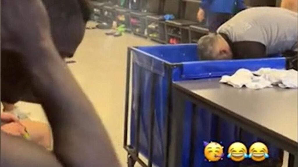 Balotelli petardi spogliatoio Adana Demirspor