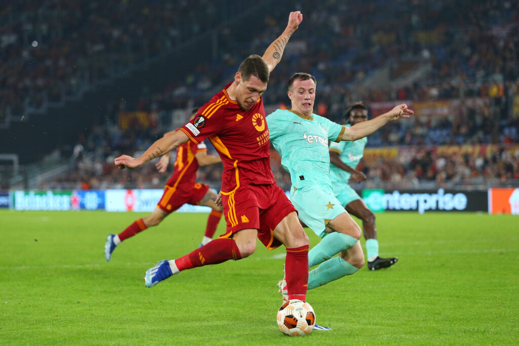 Tomáš Vlček, calciatore dello Slavia Praga, qui in contrasto con Andrea Belotti (getty images)