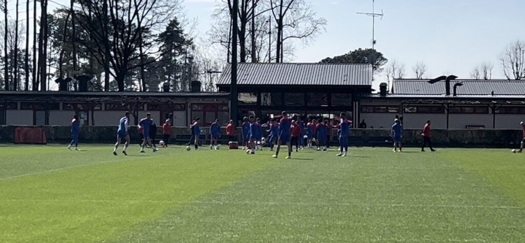 Video - Slavia Praga-Milan, inizia l'allenamento: tutti in gruppo | PM NEWS