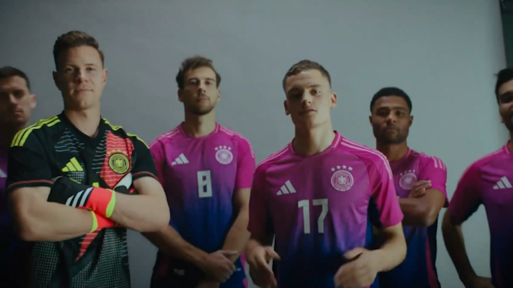 Europei 2024 Germania nuova seconda maglia fucsia