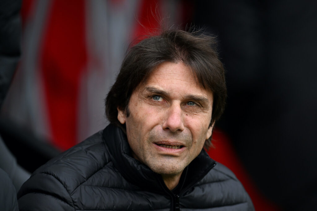 Panchina AC Milan Pioli Conte Thiago Motta Tifosi Social