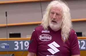Mick Wallace al Parlamento Europeo: "Juventus me..a" | VIDEO (gazzetta.it)