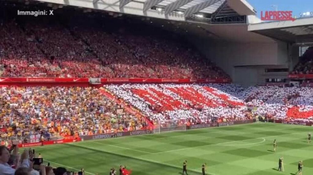 Coreografia tifosi Liverpool Klopp