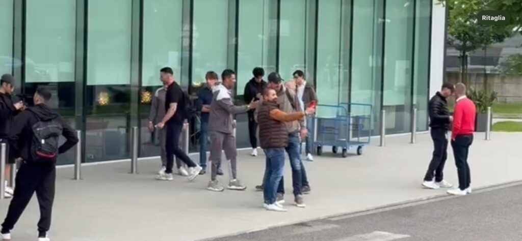 Il Milan giocherà un’amichevole contro la Roma venerdì 31 maggio in Australia. Ecco la partenza di Zlatan Ibrahimovic da Malpensa