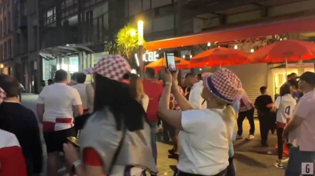 Europei, Italia-Croazia: i tifosi croati si preparano a Lipsia | VIDEO (screen Gazzetta.it)