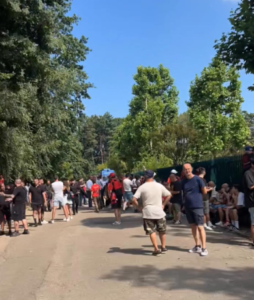 VIDEO - Milan, il raduno: ecco i tifosi a Milanello | PM NEWS