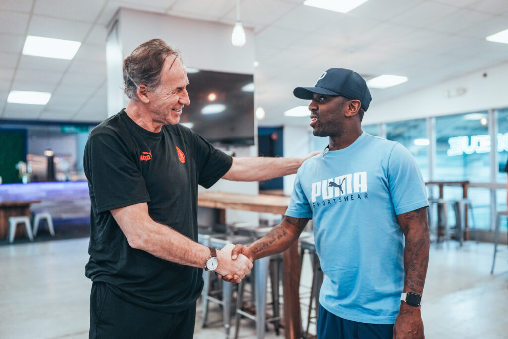 Franco Baresi, vice presidente del Milan, e Shaun Wright-Phillips, ambasciatore del Manchester City