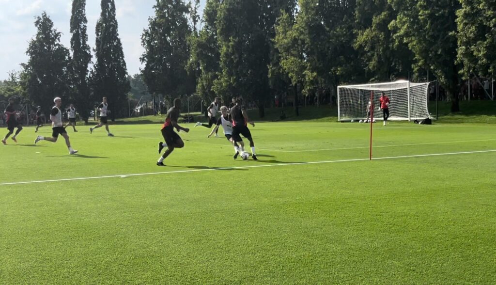 VIDEO - Milan, il raduno: possesso e lavoro col pallone | PM NEWS