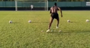 Ex Milan, Balotelli ha ancora il tocco: che gol in allenamento | VIDEO (screen Gazzetta.it)