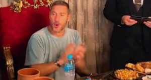 Totti e la cultura egiziana: è tutto da ridere | VIDEO (screen Gazzetta.it)