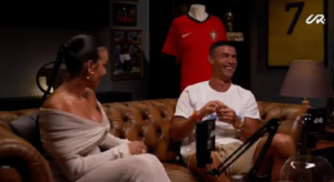 Cristiano Ronaldo imita Messi: "Que miras bobo?" | VIDEO (screen Gazzetta.it)