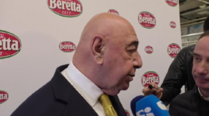 Galliani: "Spinte, rigorini e braccia larghe... il Var mi stupisce" | VIDEO (screen Gazzetta.it)