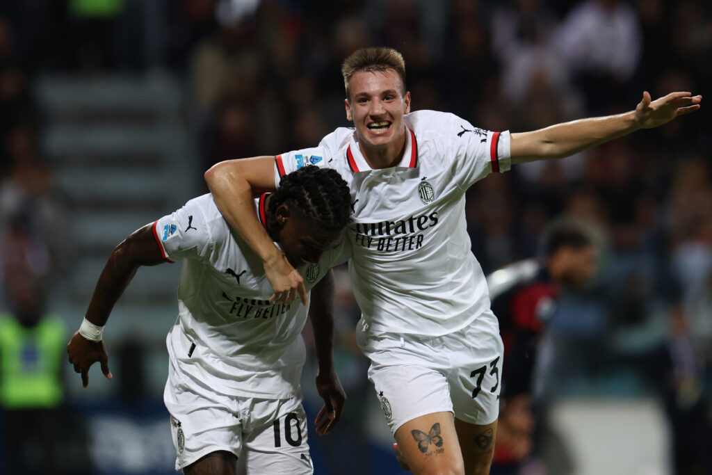 esultanza gol Rafael Leao AC Milan Cagliari-Milan 3-3 Serie A 2024-2025